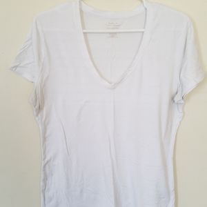 V-neck white tee shirt